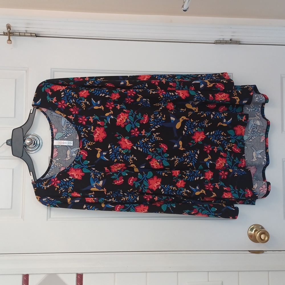 EUC - LULAROE - LYNNAE LONG SLEEVE T SHIRT - 3XL